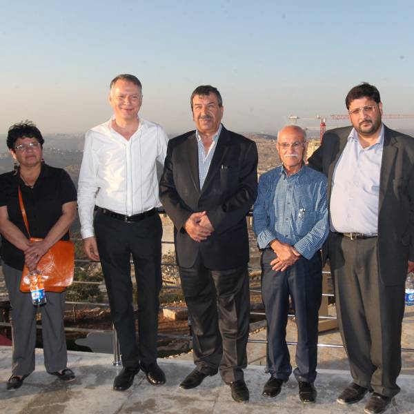 فوزي عابد، رئيس بلدية البيرة، وأعضاء المجلس البلدي
