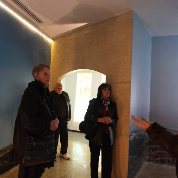 جولي هاموس، محاميي، الان جيرمان، محامي و مايكل كويتنج، مدير، باربارا شاو، المؤسس، سلطة منع العنف في إلينوي
