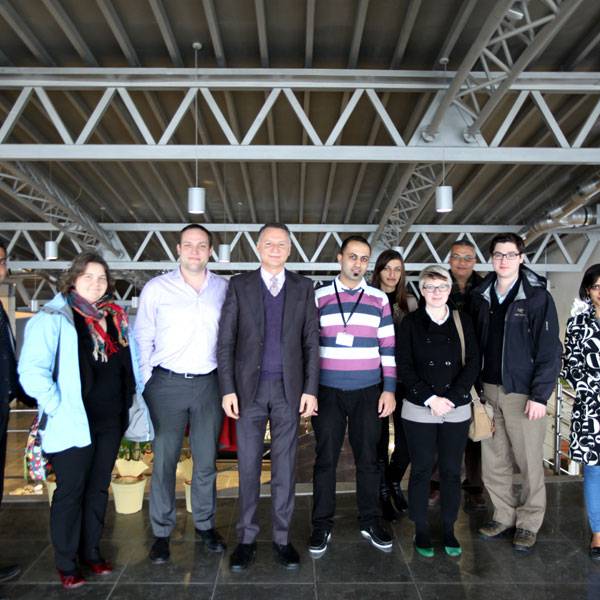 مجموعة من المستشارين السياسيين من كندا
