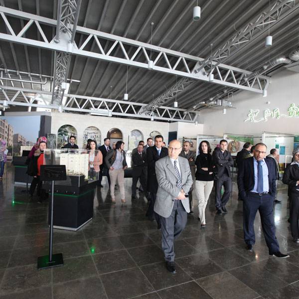 موظفون من البنك العربي
