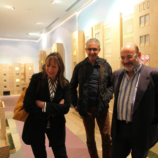 برنارد سييف, رئيس منظمة رؤساء العالم وعقيلته اساري سييف
