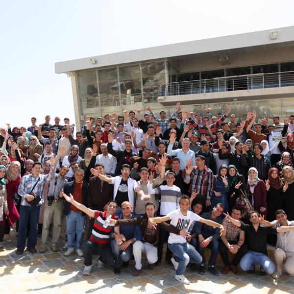 طلاب من كلية الهندسة من جامعة النجاح الوطنية
