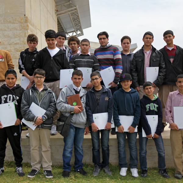 طلاب من مدرسة الاوائل
