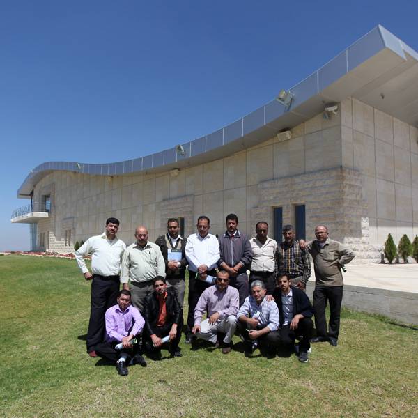 معلمون من مدرسة عجول
