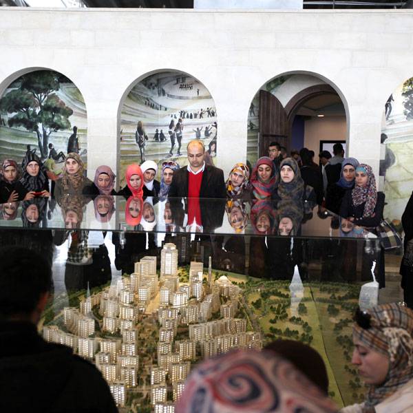 طلاب هندسة مدنية من جامعة البوليتكنيك
