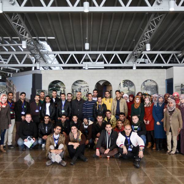 طلاب هندسة من جامعة البوليتكنيك
