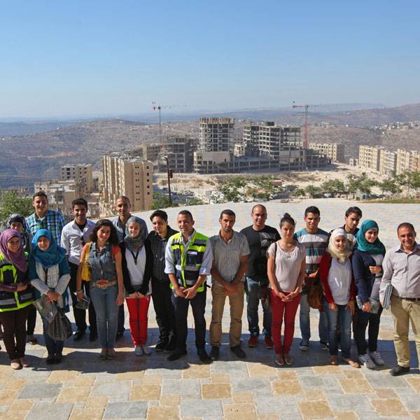 طلاب من جامعة بيرزيت المشاركون في مشروع التعليم التعاوني في مسار العالمية
