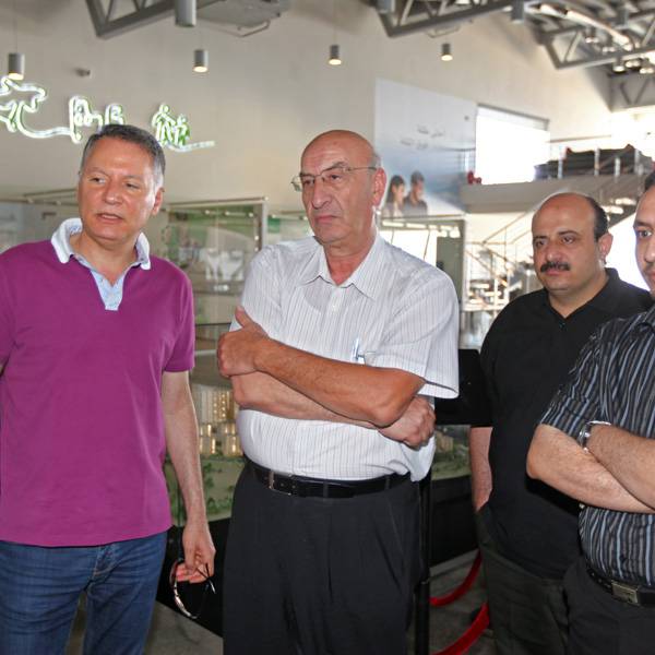 د. غاوي غاوي, العميد السابق في كلية الفنون الجميلة في جامعة النجاح
