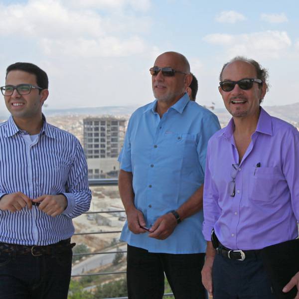 نيل كيني-جاير, الرئيس التنفيذي لمؤسسة ميرسي كوربس
