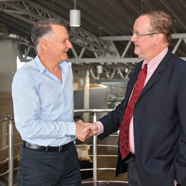 بيير دوكين, السفير الفرنسي للشؤون الاقتصادية والتنمية واعادة البناء في وزارة الخارجية الفرنسية
