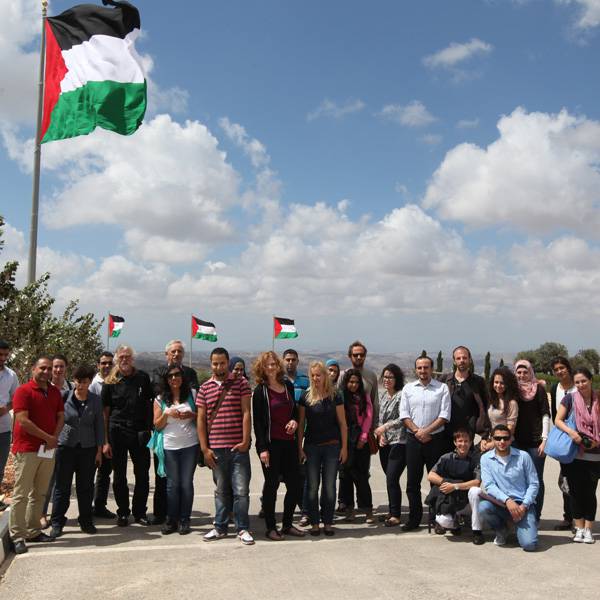 طلاب ومحاضرين من جامعة غراتس للتكنولوجيا ، النمسا
