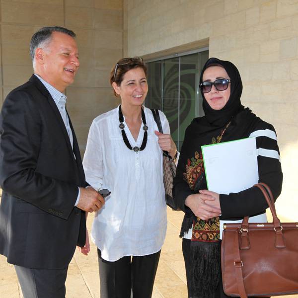 النائب د. نجاة أبو بكر عضو مجلس تشريعي والسيدة عصماء مصري
