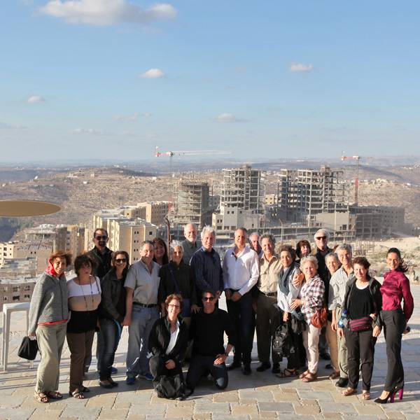 وفد أمريكي من المعبد في هوليود
