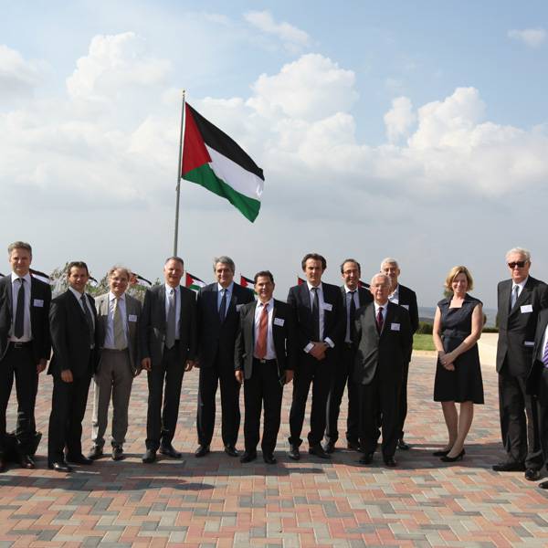 وفد فرنسي رسمي
