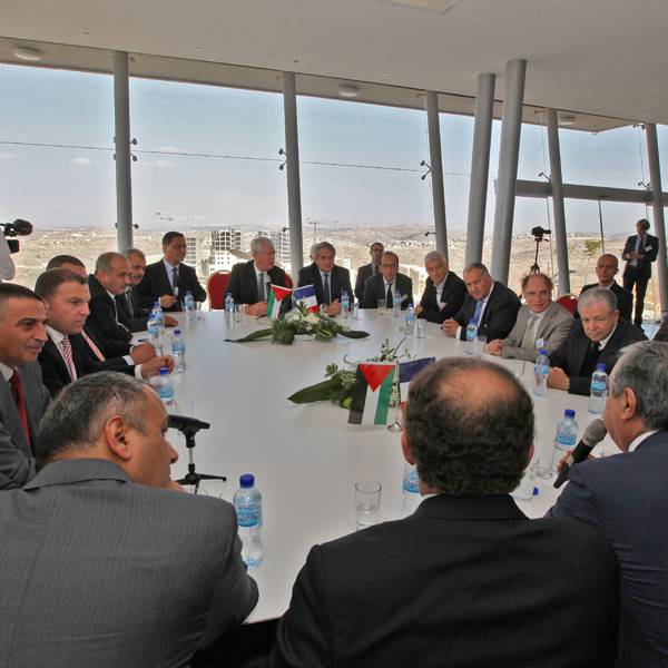 مجموعة من القطاع الخاص الفرنسي والفلسطيني
