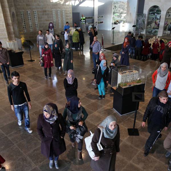 وفد من محاضرين وطلبة كلية الهندسة المعمارية - جامعة بوليتيكنك فلسطين
