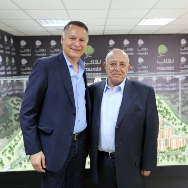 أحمد قريع, عضو اللجنة التنفيذية لمنظمة التحرير
