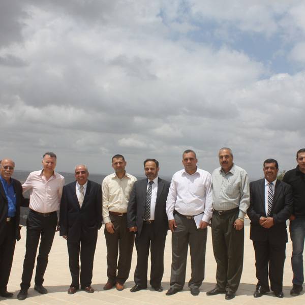 أمين عام مجلس رئاسة الوزراء د. نعيم ابو الحمص و موظفي مكتب رئيس الوزراء
