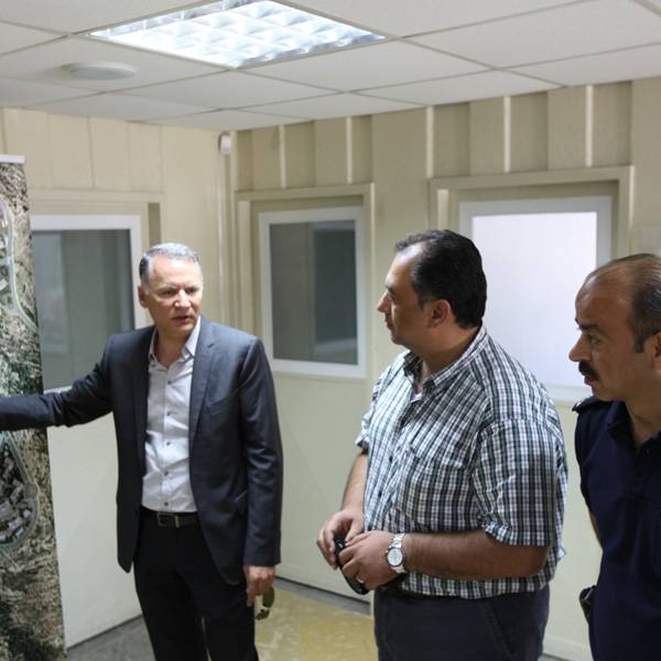 الشرطة الفلسطينية: العميد رشيد حمدان والمقدم عبد اللطيف القدومي
