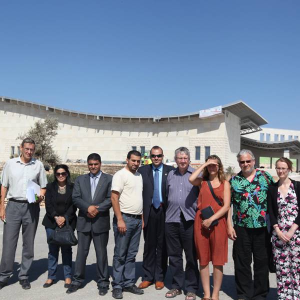 مجموعة من الباحثين البريطانيين في البرلمان
