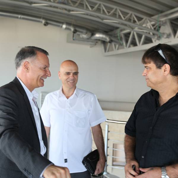 أعضاء المجلس التشريعي النواب ناصر جمعة و جهاد طمليه
