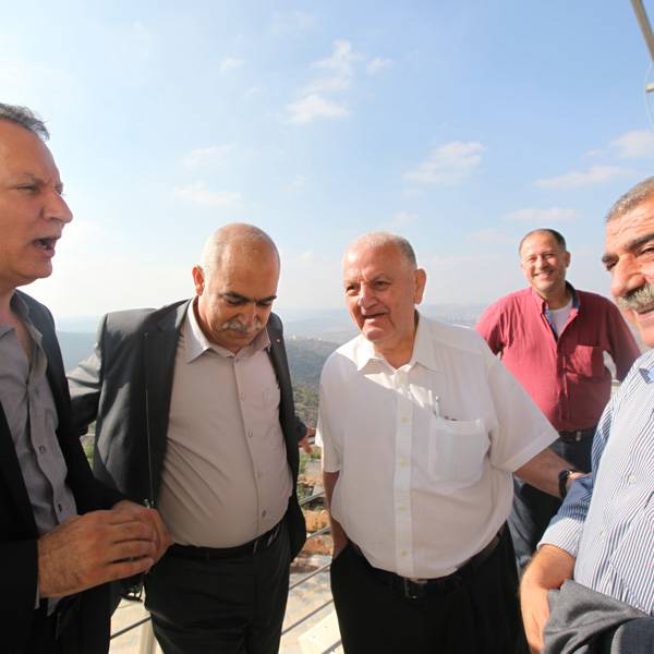 ربيح خندقجي محافظ قلقيلية, و وفد من رجال الاعمال و اعضاء المجلس البلدي
