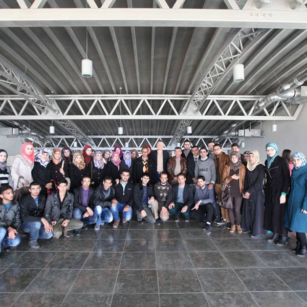 طلاب من كلية الهندسة في جامعة بوليتكنك فلسطين
