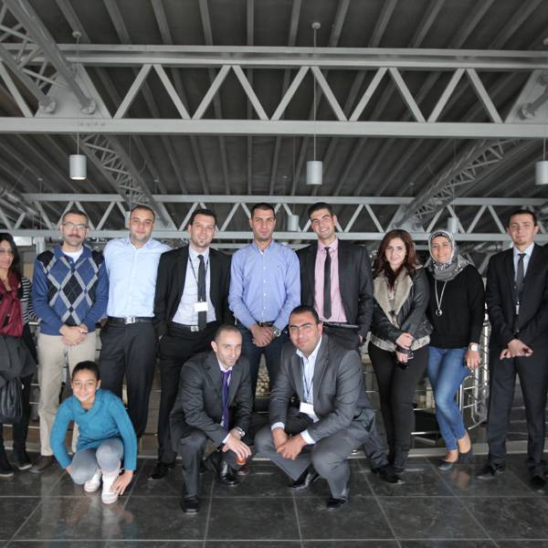 عدد من موظفي البنك العربي
