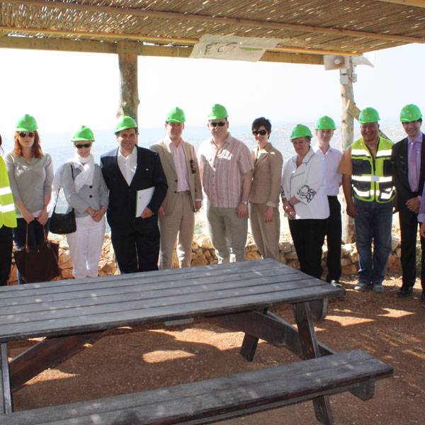 وفد من أعضاء البرلمان البريطاني
