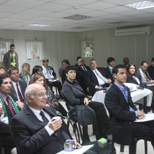 برلمانيون أكاديميون و صحفيون من أمريكا اللاتينية
