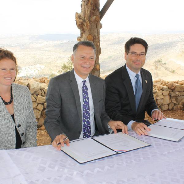 USTDA كارل كريس, المدير الإقليمي للشرق الأوسط وشمال إفريقيا وأوروبا في
