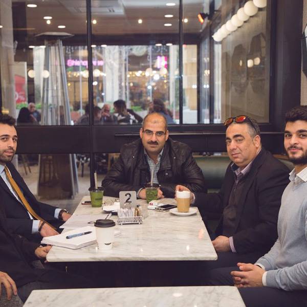 محمود ياسين ، المدير التنفيذي ، فريق من الخبراء،  حلول جاهزة