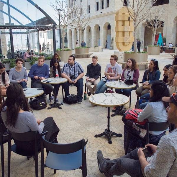 طلاب من جامعات مختلفة - الولايات المتحدة الأمريكية