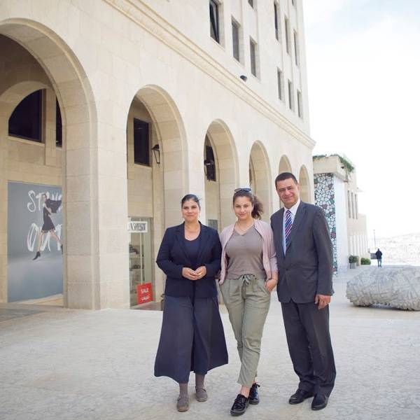 كاتلين تيرليا، السفير الروماني لدى السلطة الفلسطينية، و عائلته