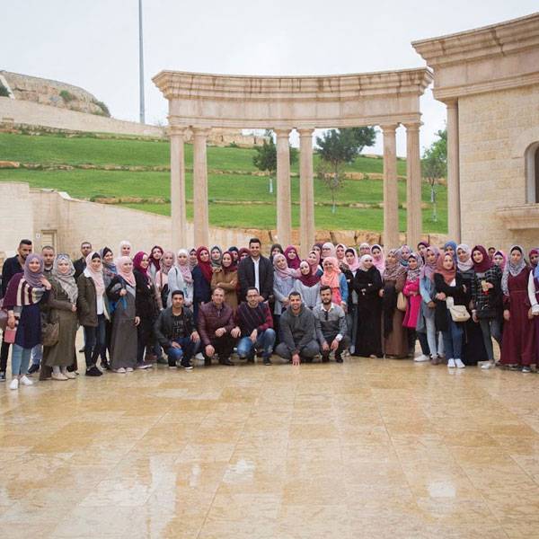 اريك بنهامو، مؤسس و شريك اساسي في "بنهامو فينتشرز العالمية"، مع زوجته ياسمين يانغ – الولايات المتحدة الامريكية