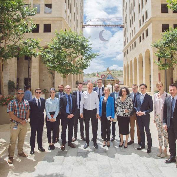 وفد من المسؤولين الأوروبيين