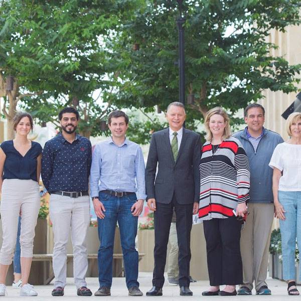 بيت بوتيجيج ، عمدة ، جنوب بيند ، إنديانا وأندرو غينثر ، عمدة ، كولومبوس ، أوهايو وجيري مويو ، عمدة ، ويست بالم بيتش ، فلوريدا ونان والي ، عمدة ، دايتون ، أوهايو - الولايات المتحدة الأمريكية