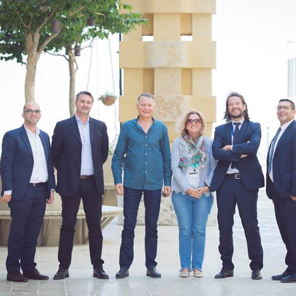 أليساندرا فيززر ، رئيس التعاون في المكتب التمثيلي للاتحاد الأوروبي ، روسي ريكاردو ، رئيس العمليات 1 التنمية الاقتصادية للمياه / الطاقة ، MISEROCCHI Giacomo ، مسؤول تنمية القطاع الخاص