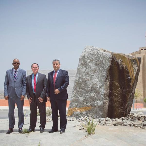 عمر مهيار ، مدير محفظة ، البنك الإسلامي للتنمية ، محمد أبو عواد ، مدير PECDAR ، أمادو ثيرنو ديالو ، مدير إدارة الشؤون الاقتصادية والاجتماعية والبنية التحتية