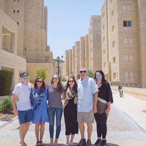 تيري مكوليف، حاكم ولاية فرجينيا، وعائلته - الولايات المتحدة الأمريكية