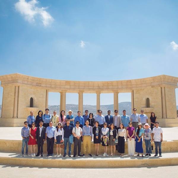 وفد من المليارديرات الصينيين