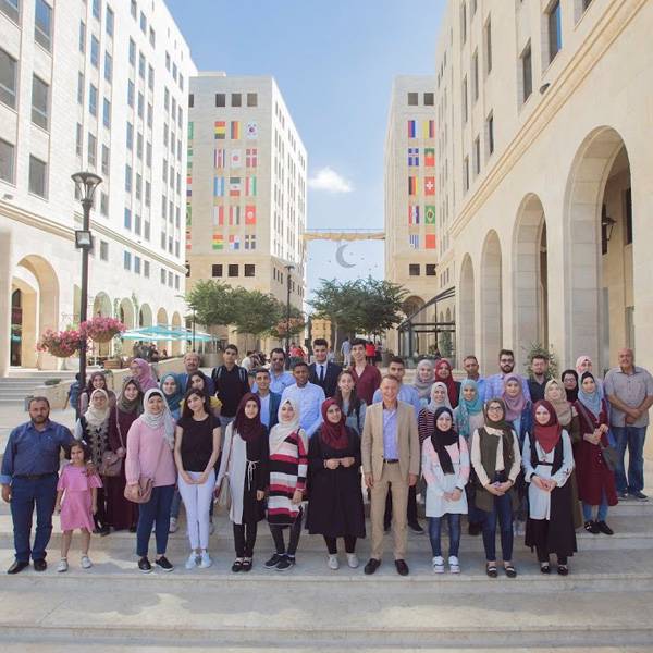 الطلبة الأوائل على مستوى الضفة الغربية وقطاع غزة (شهادة الثانوية العامة - التوجيهي)