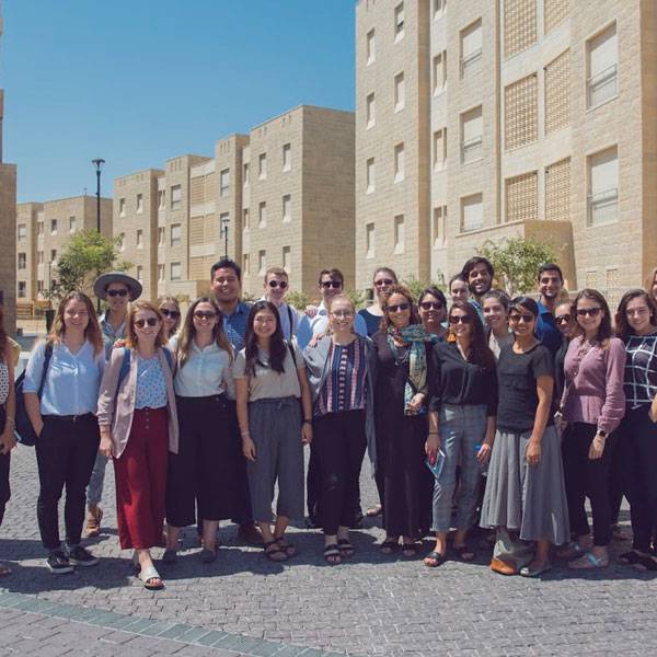 طلاب من جامعة إرفاين - الولايات المتحدة الأمريكية وجامعة غلاسكو - المملكة المتحدة