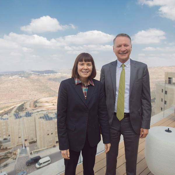 كيرين ساشارا، القنصل العام، القنصلية الأمريكية