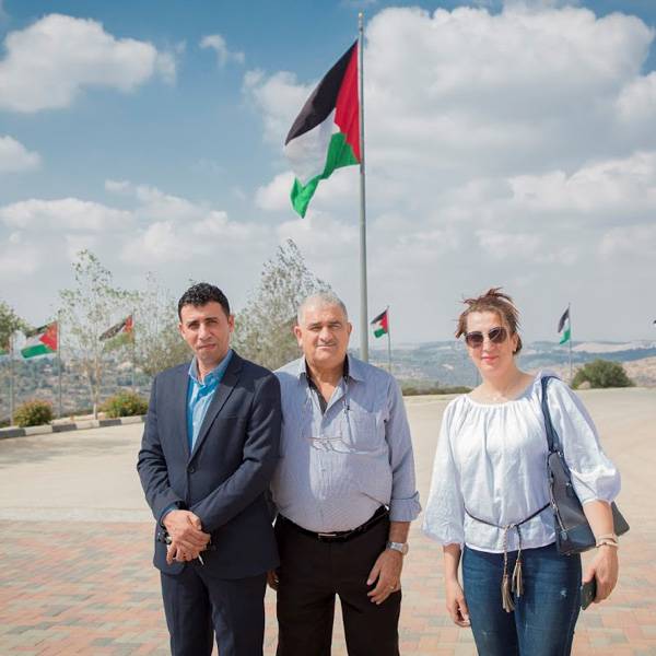 اسحق محيسن، قسم المتابعة والتفتيش، هبة عساف، مديرة التراخيص، وزارة الاعلام