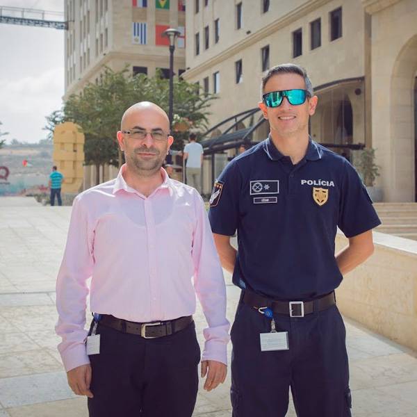 سيزار بونت، مستشار، قوات الشرطة الخاصة، إيهاب أبو حجلة، منسق ومترجم