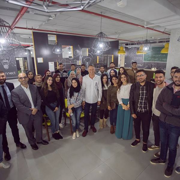 طلاب من دائرة العلوم المالية و المصرفية – جامعة بيرزيت.