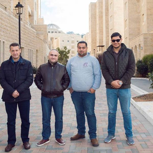 يسري السرغلي، المدير العام، براء عمر، مخرج، منتصر عناني، مراسل، إسماعيل، مدير وسائل الإعلام الاجتماعية – تلفزيون الفجر الجديد