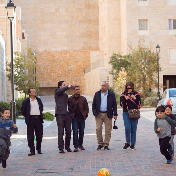 لانا القسوس، مقدمة برامج على التلفزيون الأردني، مع طاقمها