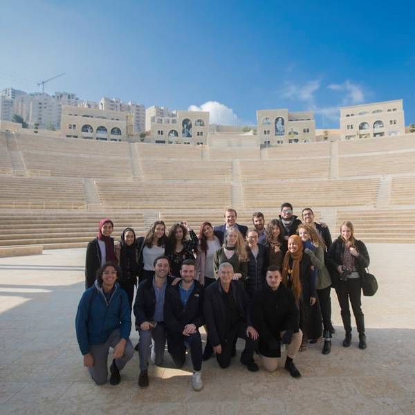 طلبة من جامعة كاليفورنيا، ستانفورد، جامعة نيويورك، جامعة يورك - الولايات المتحدة الأمريكية وكندا